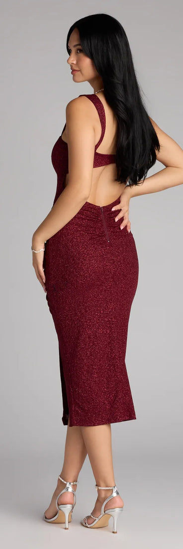 Style your seasonal looks with the Savannah Glitter Cutout Midi Formal Dress, a trend-right, burgundy fall dress designed for any plan on your calendar with new and unqiue details.