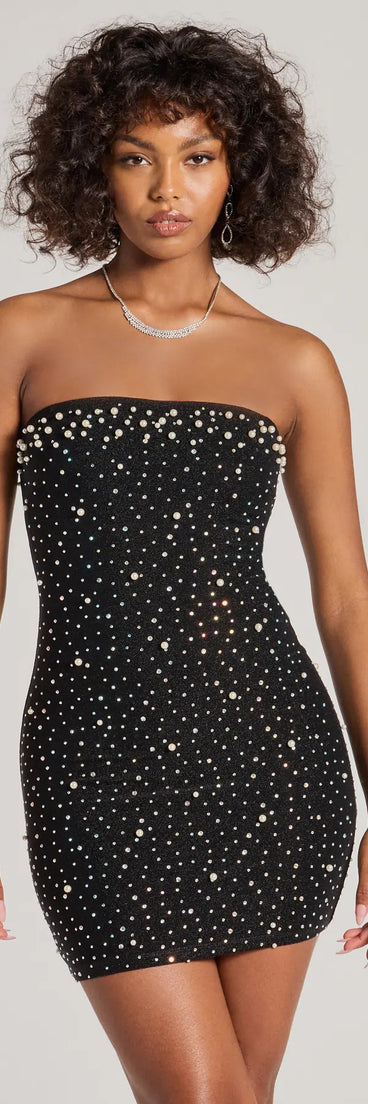 Own every entrance in the Trixie Strapless Faux Pearl Rhinestone Mini Dress, a black party dress perfect for milestone birthdays and grad parties, or dancing through weekend nights and unforgettable bachelorette celebrations.