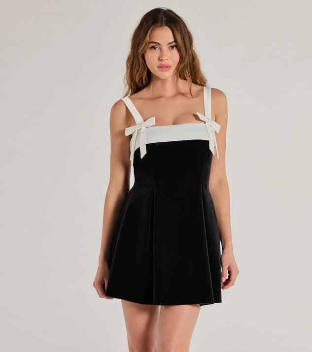 Step into winter chic with the Marilyn Bow Strap Velvet Skater Dress, a black mini dress featuring an above-the-knee cut ideal for cocktail parties, festive gatherings, or clubwear.