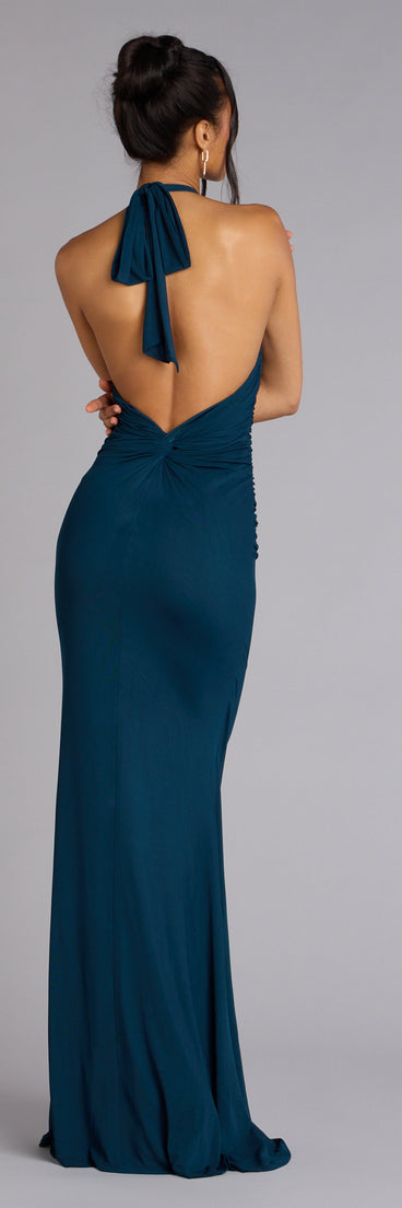 The Elina Halter Cutout Mermaid Dress is your new go-to Windsor dress—effortless, versatile, and made to update your fall style in seconds.