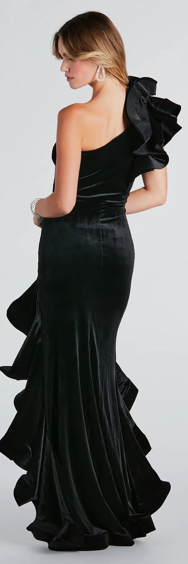 Style your seasonal looks with the Beatrice Formal Velvet Ruffle High Low Dress, a trend-right, black fall dress designed for any plan on your calendar with new and unqiue details.