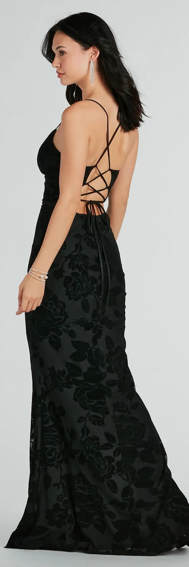 The Aly Formal Floral Velvet Lace-Up Mermaid Dress is a stylish black floral dress featuring a fresh seasonal print and flattering design, perfect for garden parties, bridal showers, Valentine's Day celebrations, or everyday spring styling.
