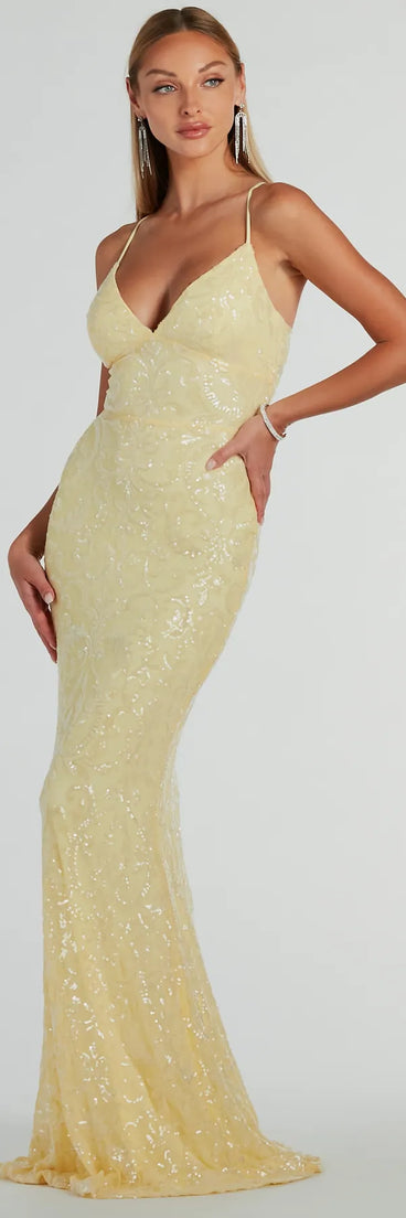 Turn heads at HOCO 2025 in this yellow homecoming dress, where statement-making details meet the iconic style of the Bethanie Formal Sequin V-Neck Mermaid Dress.