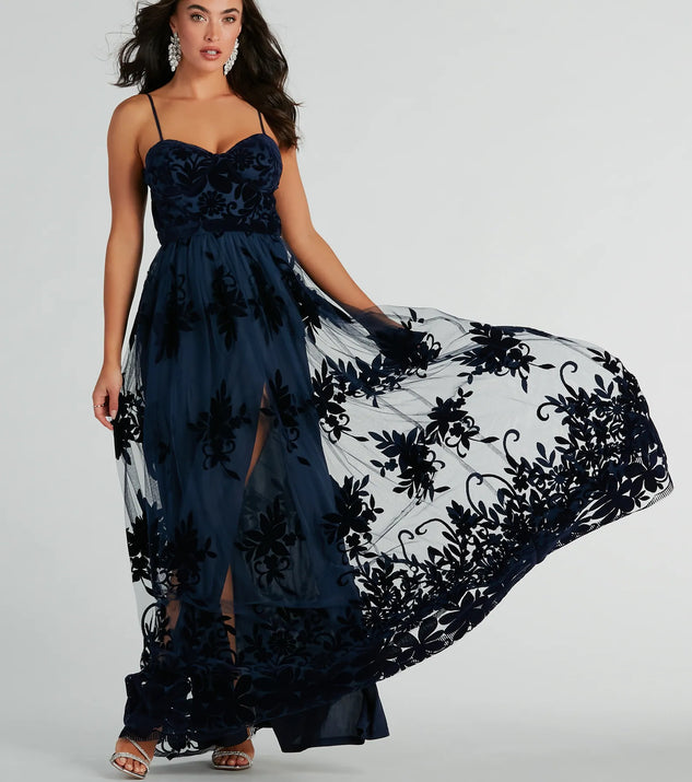 The Thelma Sweetheart A-Line Velvet Tulle Dress is an elegant navy blue formal dress in a rich seasonal color and with unique design accents that make dressing up for winter parties, holiday balls, or festive gatherings effortless!