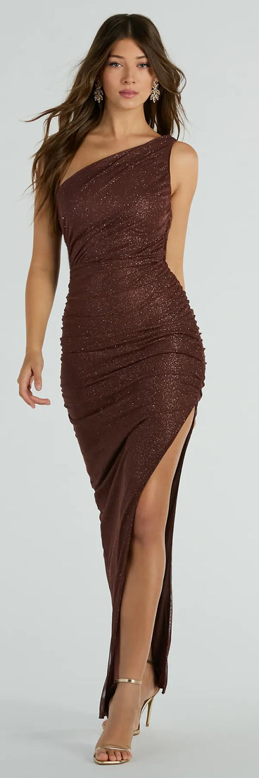 Turn heads at Prom 2025 in this brown prom dress, where statement-making details meet the iconic style of the Yara One-Shoulder High Slit Glitter Mesh Formal Dress .