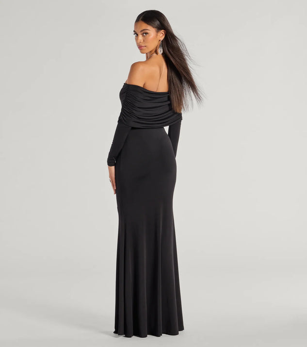 The Carmen Off-The-Shoulder Long Sleeve Mermaid Dress is an elegant black formal dress in a rich seasonal color and with unique design accents that make dressing up for winter parties, holiday balls, or festive gatherings effortless!