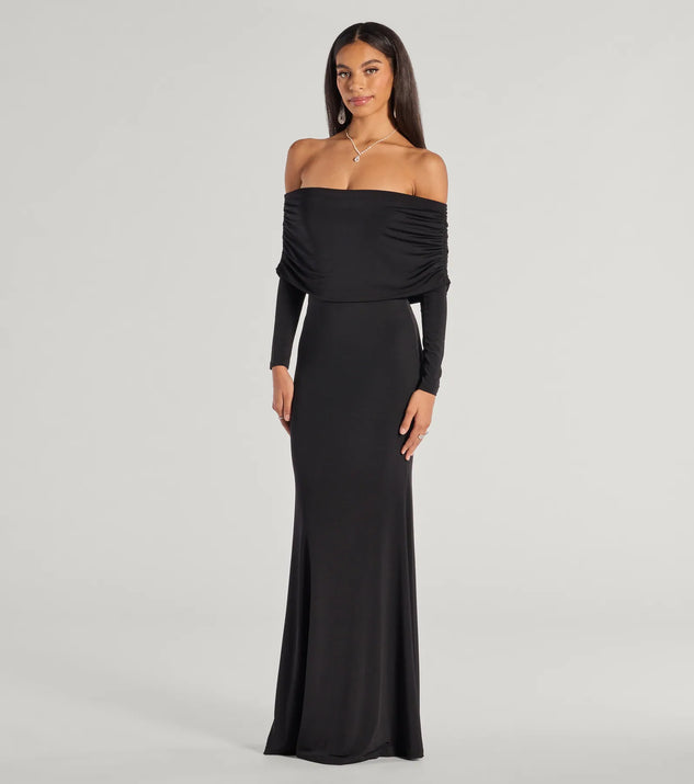 The Carmen Off-The-Shoulder Long Sleeve Mermaid Dress is an elegant black formal dress in a rich seasonal color and with unique design accents that make dressing up for winter parties, holiday balls, or festive gatherings effortless!