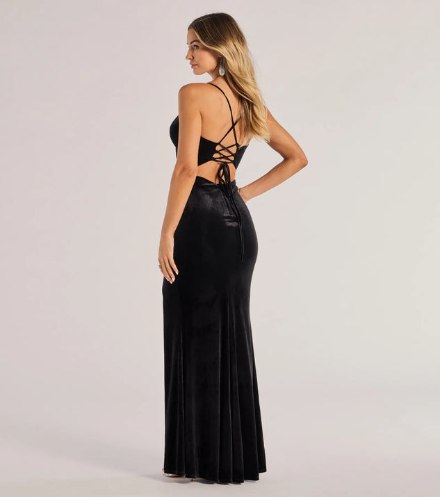 The April Lace-Up Velvet Corset Mermaid Dress is a show-stopping black prom dress, offering a sleek, slimming silhouette that enhances your natural beauty for an unforgettable night.