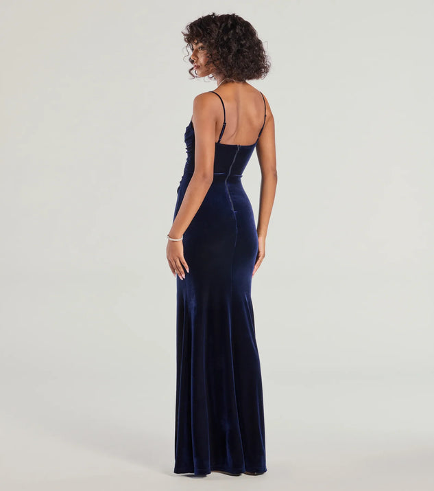 Step into the Prom 2025 dance in the Giselle Sleeveless Slit Mermaid Velvet Formal Dress in navy, a stunning blue prom dress designed to complement any theme with its timeless allure and statement-making style.