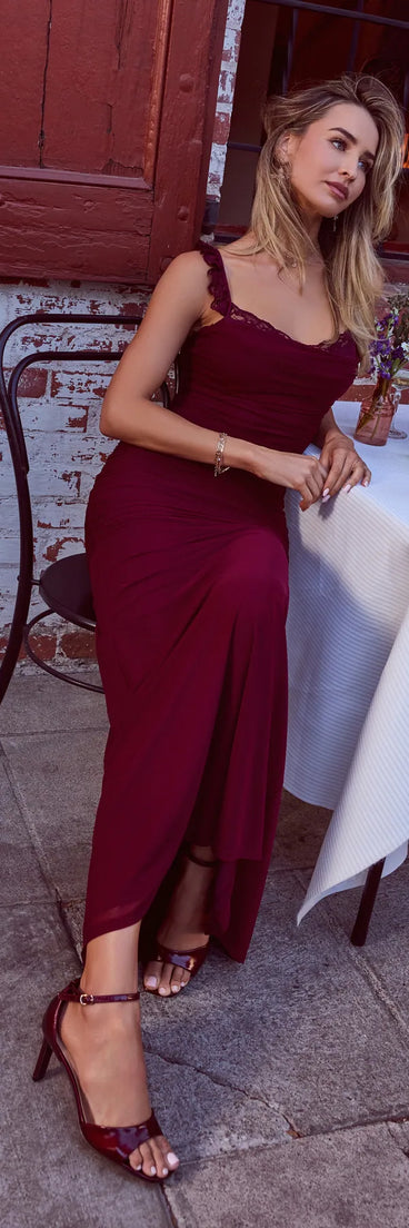 Style your seasonal looks with the Morgana Lace-Up Ruched Mermaid Dress, a trend-right, burgundy fall dress designed for any plan on your calendar with new and unqiue details.