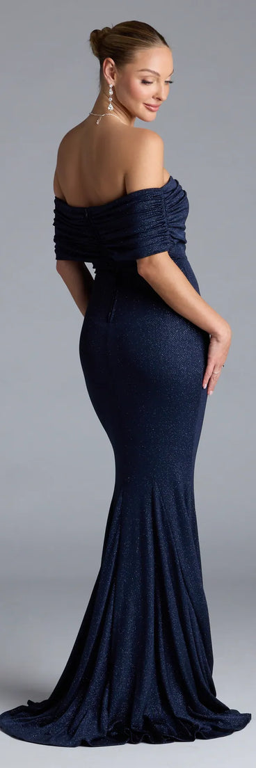 Turn heads at Prom 2025 in this navy blue prom dress, where statement-making details meet the iconic style of the Nastassia Off-The-Shoulder Mermaid Glitter Formal Dress.
