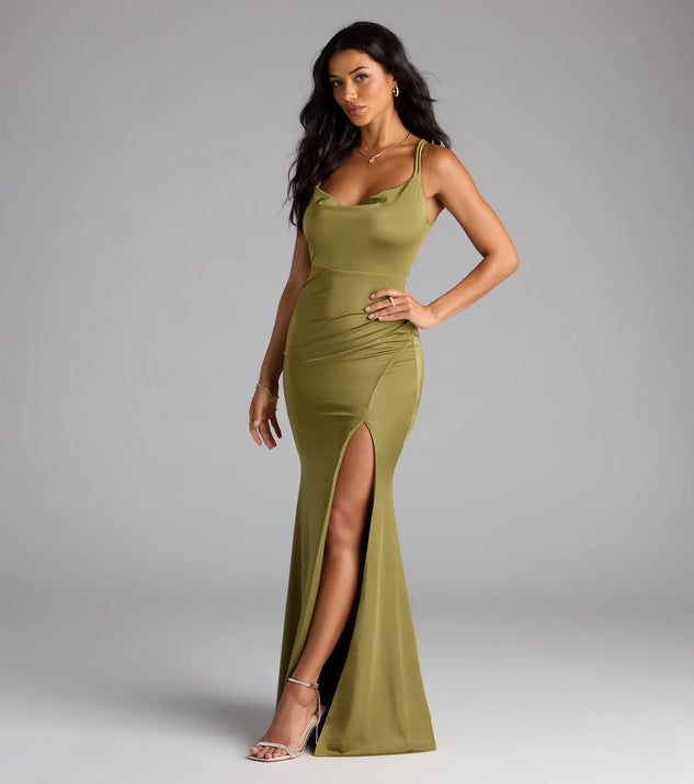 The Fabienne Open Back Slit Mermaid Formal Dress is your new go-to olive green dress—effortless, versatile, and made to update your fall style in seconds.