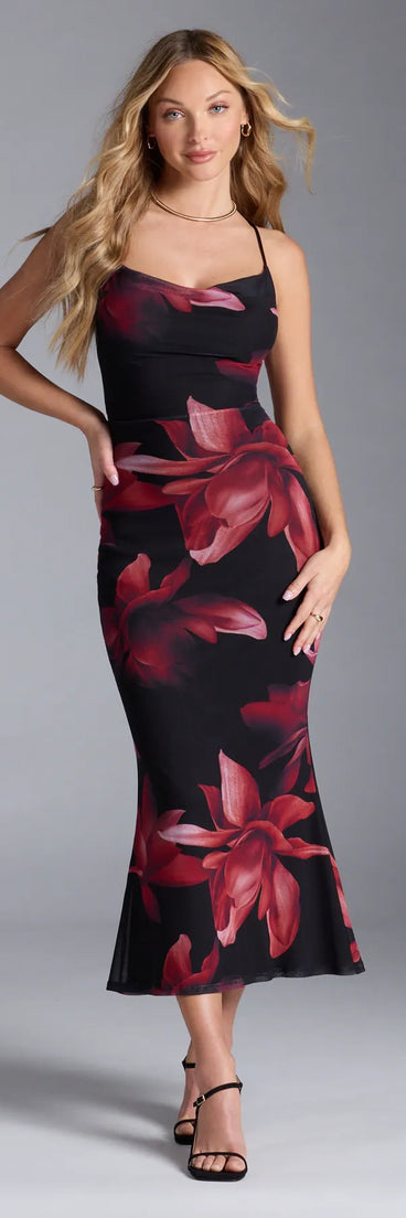 The Captivating Floral Mesh Lace-Up Midi Dress is your new go-to black dress—effortless, versatile, and made to update your fall style in seconds.