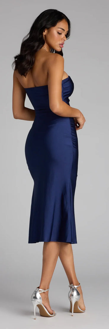 The Flare For The Drama Tube Midi Dress in navy blue features a flattering fit and mid-calf hem, redefining effortless midi dresses for any occasion.