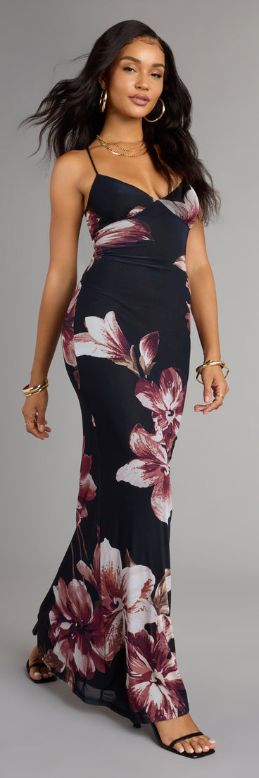 The Flirty Twist Floral Lace-Up Maxi Dress is your new go-to Windsor dress—effortless, versatile, and made to update your fall style in seconds.