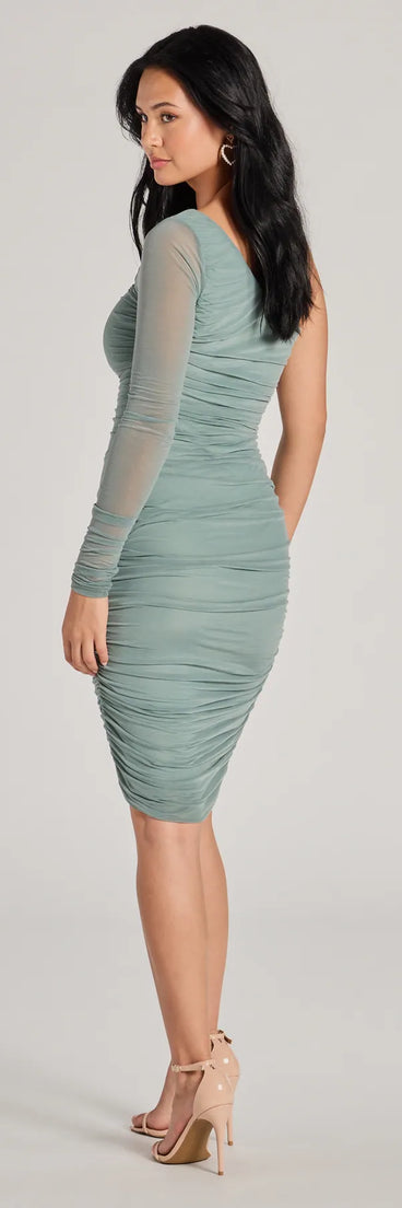 The midi dress length on the Inspiring Muse One-Shoulder Long Sleeve Midi Dress provides an elevated silhouette perfect for any party, occasion, or everyday styling.