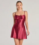 Step into winter chic with the Glistening Beauty Glitter Satin Mini Dress, a raisin purple mini dress featuring an above-the-knee cut ideal for cocktail parties, festive gatherings, or clubwear.