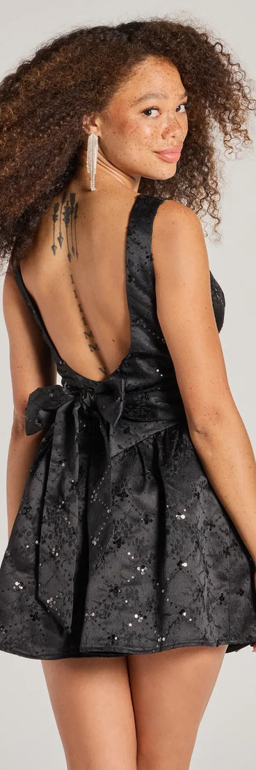 Own your moment in the Glitzy Chic Sequin Woven Drop Waist Skater Dressin black, a standout 2025 Homecoming Dress that captures all the glam and energy of the night.