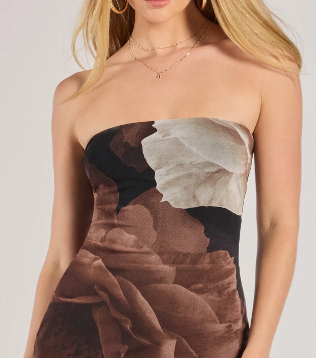 The Grandeur Blooms Strapless Slit Floral Maxi Dress is an essential holiday or NYE dress that pairs chic style with versatility making it perfect for cocktail events, New Year's Eve parties, or as a winter wedding guest look.