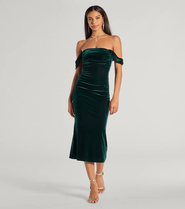 Elevate your winter wardrobe with the Regal Moment Off-The-Shoulder Velvet Midi Dress— a party-ready hunter green cocktail dress featuring seasonal accents and a sophisticated style, ideal for semi-formal holiday events from family dinners to NYE celebrations.