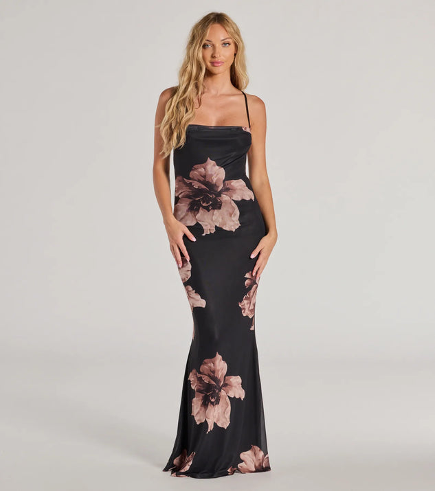 The Romance Era Floral Lace-Up Back Long Mermaid Dress is an elegant black formal dress in a rich seasonal color and with unique design accents that make dressing up for winter parties, holiday balls, or festive gatherings effortless!