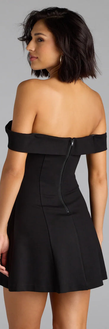Own your moment in the Classic Babe Off-The-Shoulder A-Line Mini Dressin black, a standout 2025 Homecoming Dress that captures all the glam and energy of the night.