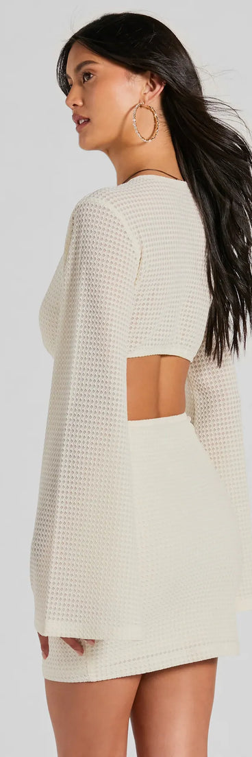 Soak up the season in the Perfect Vacation Long Sleeve V-Neck Cutout Mini Dress, a ivory sundress styled for easy days, outdoor plans, and everything in between.