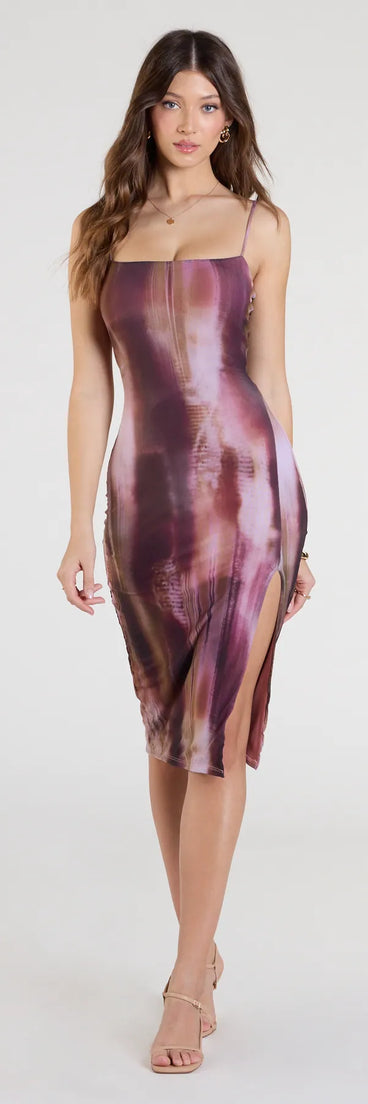 With its mid-calf hem and popular flattering fit, the Dreamy Look Abstract Print Mesh Midi Dress in mauve nails the balance of trend and ease, redefining go-to midi dresses for any occasion.