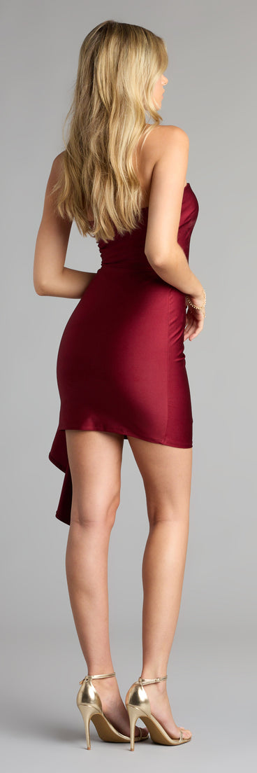 Style your seasonal looks with the Drama Queen Strapless Ruffle Mini Dress, a trend-right, fall dress designed for any plan on your calendar with new and unqiue details.
