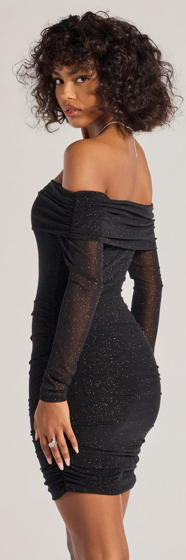Style your seasonal looks with the Pop Of Glam Long Sleeve Glitter Mini Dress, a trend-right, fall dress designed for any plan on your calendar with new and unqiue details.