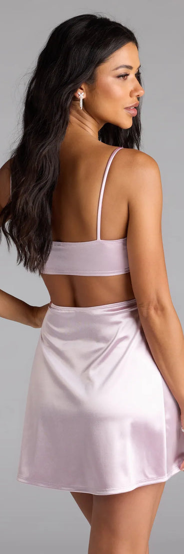 Shine with confidence, elegance, and standout style in the Gorgeous Evening Cutout Satin Mini Dress—a lavender graduation dress designed with a fresh silhouette and the latest trends.