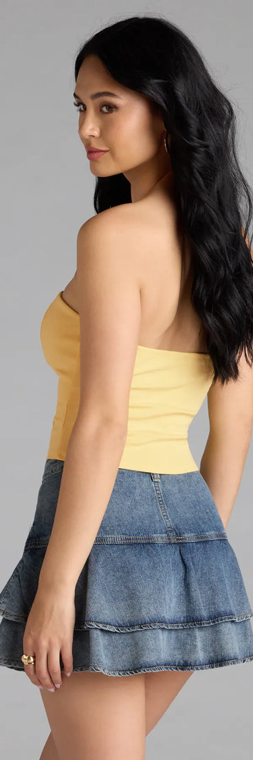 For college campus looks, game day outfits, or a bold going-out vibe, the Posh And Pretty Strapless Bow Ponte Crop Top is an on-trend yellow crop top that easily styles with your favorite denim.