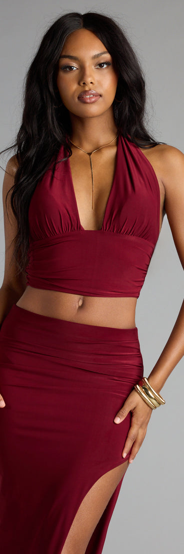 Complete your look with the Go With The Vibe Halter Crop Top, a trendy top that’s ready to pair with anything in your fall rotation.