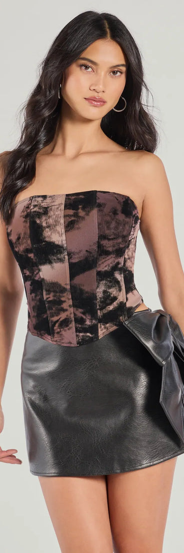 From bold to effortless, the Chic Silhouette Abstract Print Corset Top lets you define your vibe with multi-color tops that speak your style.
