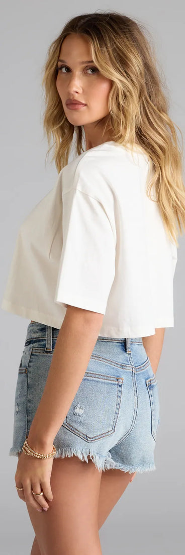 For college campus looks, game day outfits, or a bold going-out vibe, the Aloha Babe Flower Graphic Crop Tee is an on-trend white crop top that easily styles with your favorite denim.