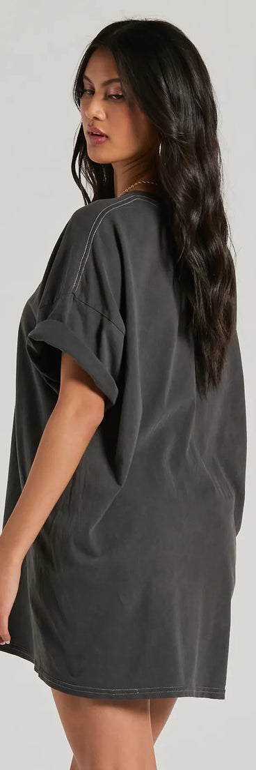 Upgrade your style game for 2025 with the Giddy Up Cowgirl Longhorn Oversized Graphic Tee in black, perfect for any fashion-forward wardrobe.