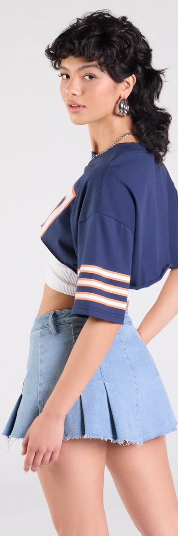 From bold to effortless, the Go Team Varsity Graphic Crop Tee lets you define your vibe with navy blue tops that speak your style.