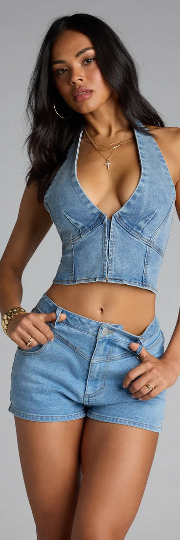 Complete your look with the Serving Curves Denim Halter Corset Top, a trendy denim blue top that’s ready to pair with anything in your fall rotation.