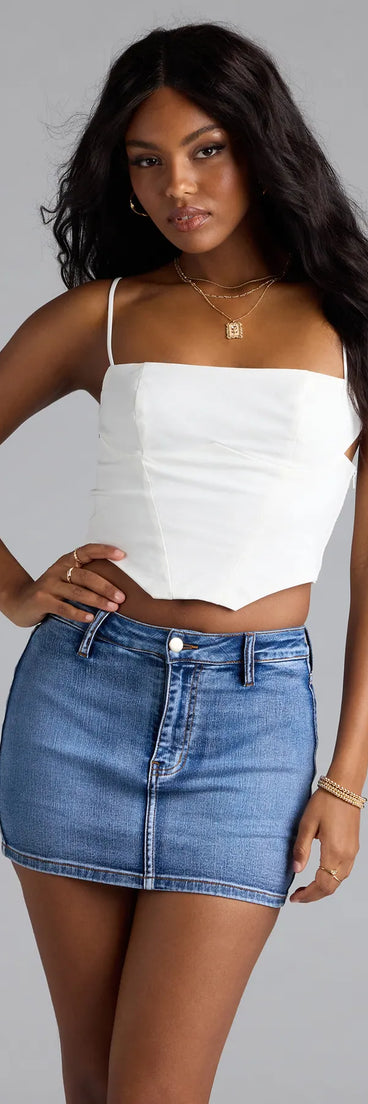 With its midriff cut and trend-forward fit, the Turning Heads Strappy Woven Crop Top is a white crop top made to pair with skirts, denim, or whatever vibe you're feeling this season.