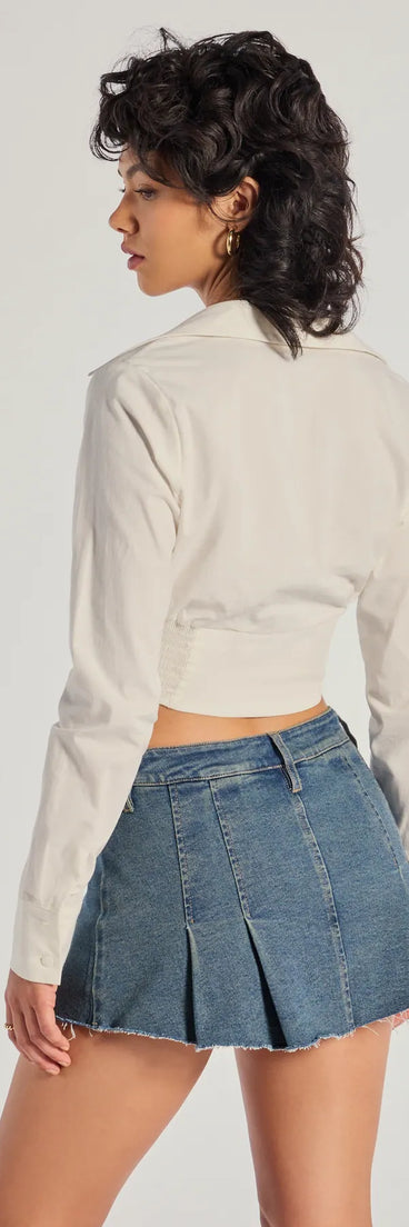 With its midriff cut and trend-forward fit, the Chic Structure Long Sleeve Cropped Corset Top is a white crop top made to pair with skirts, denim, or whatever vibe you're feeling this season.