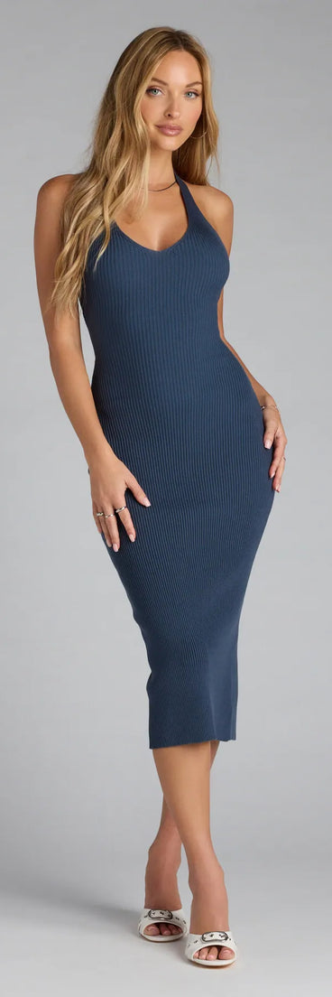 The Curve Avenue Halter V-Neck Bodycon Midi Dress is your new go-to dark denim wash dress—effortless, versatile, and made to update your fall style in seconds.