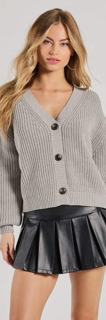 Wrap up in style with the Perfectly Cozy Chunky Knit Cardigan, a cozy gray sweater for women designed for night-out looks, everyday outfits, or as a chic layering piece for the colder months.