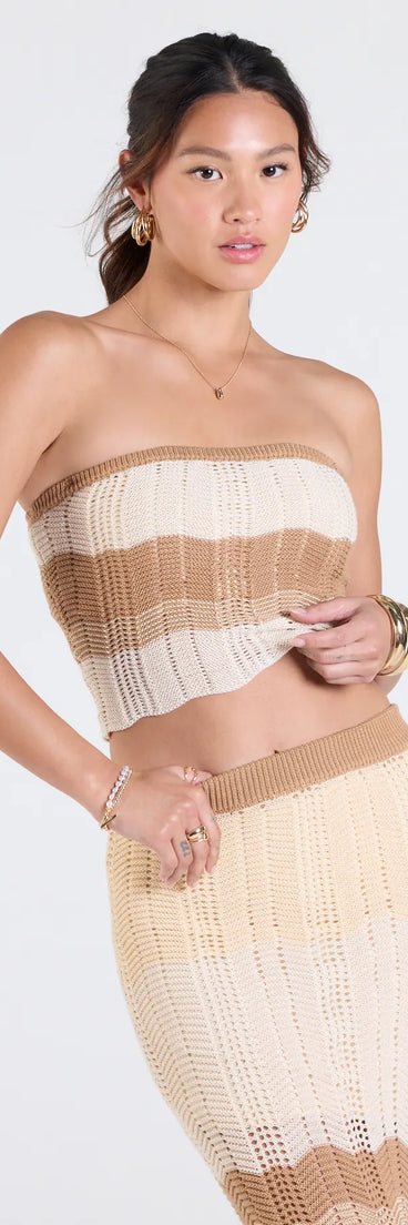Stay on-trend this season with the Trendy Match Chevron Knit Tube Top in natural, a must-have for creating stylish and effortless fall outfits for women.