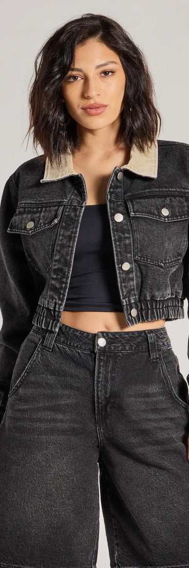 The Cool Girl Aesthetic Denim Trucker Jacket has a sleek denim wash and the latest accents for a layer that instantly elevates your look.