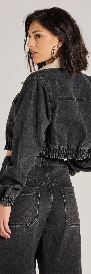 Upgrade your style game for 2025 with the Cool Girl Aesthetic Denim Trucker Jacket in black, perfect for any fashion-forward wardrobe.