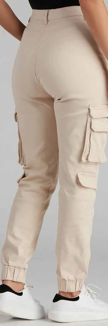 The Major Cutie Cargo Joggers is a trendy women's bottom in ivory, designed with modern details and alluring textures to complete chic outfits for 2025.