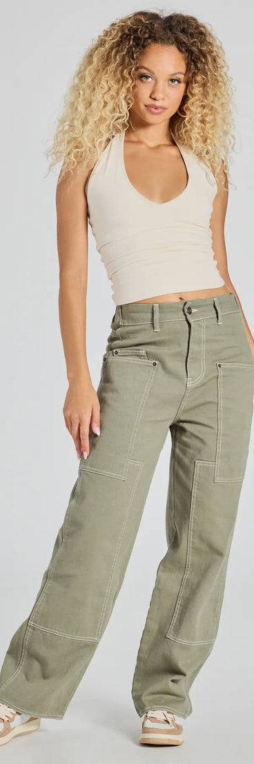 A stylish choice for adding an edgy flair to your holiday attire, the Effortlessly Casual Wide-Leg Twill Cargo Pants in olive are utility-inspired cargos for women that create a bold yet functional holiday outfit.