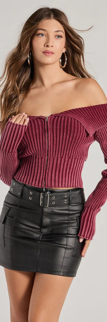 Designed for campus outfits, sleek workwear, and on-the-go moments, the City Chic Faux Leather Belted Mini Skirt is a trendy black bottom for women bringing effortless fall versatility.