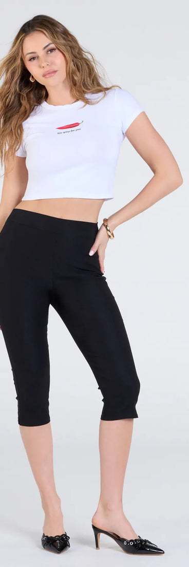 Create bold, fashion-forward looks for summer with the 90s Sleek High-Rise Capri Pants in black, a must-have piece from Windsor’s collection of stylish bottoms for women.