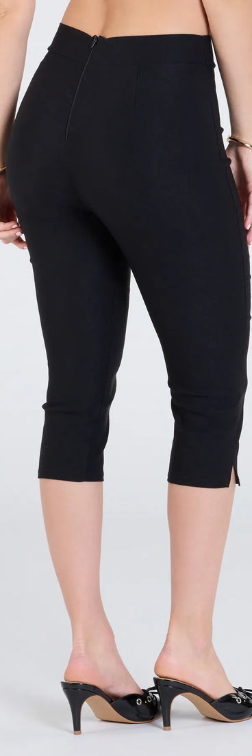 Stay polished and comfortable in the 90s Sleek High-Rise Capri Pants, trendy black pants for women that transition from everyday looks to weekend slay.